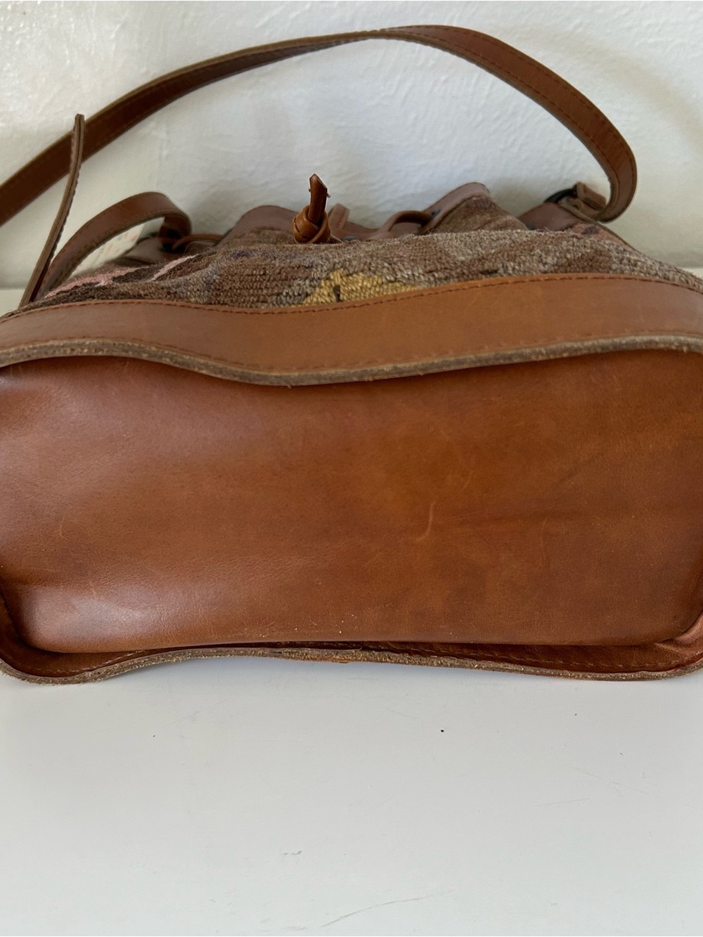 NWT -Stunning Kilim and Leather Vintage, Bucket Bag, Brown and Pink Pattern - Picture 6 of 10
